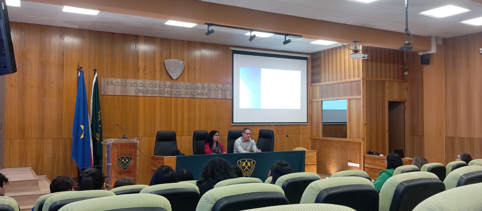 Núcleo de Investigación sobre las Profesiones en las Sociedades Contemporáneas se presenta en II Seminario de Investigación en la Universidad de Atacama